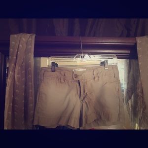 Super cute gap kaki shorts